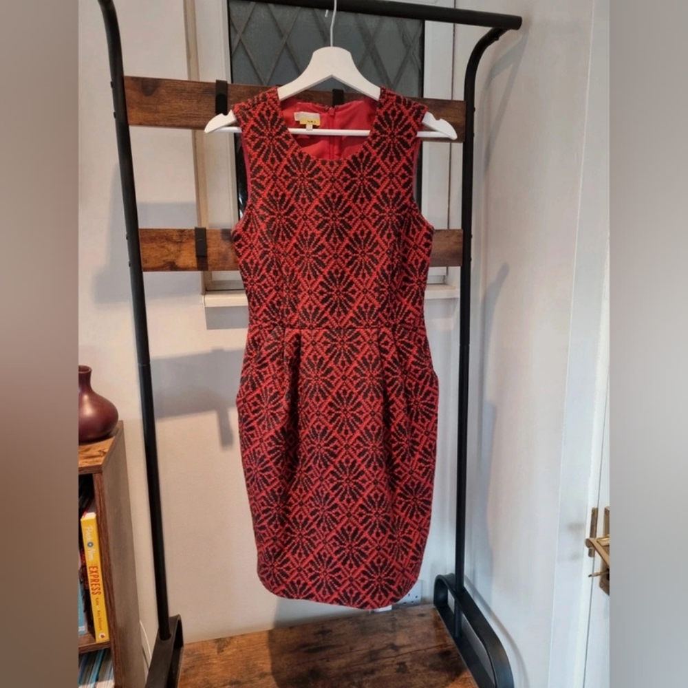 Red & Black Wool Sleeveless Short Sheath Dress